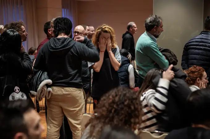 Tensión, lágrimas y primeros enfrentamientos en el encuentro de los supervivientes a la tragedia en Valencia
