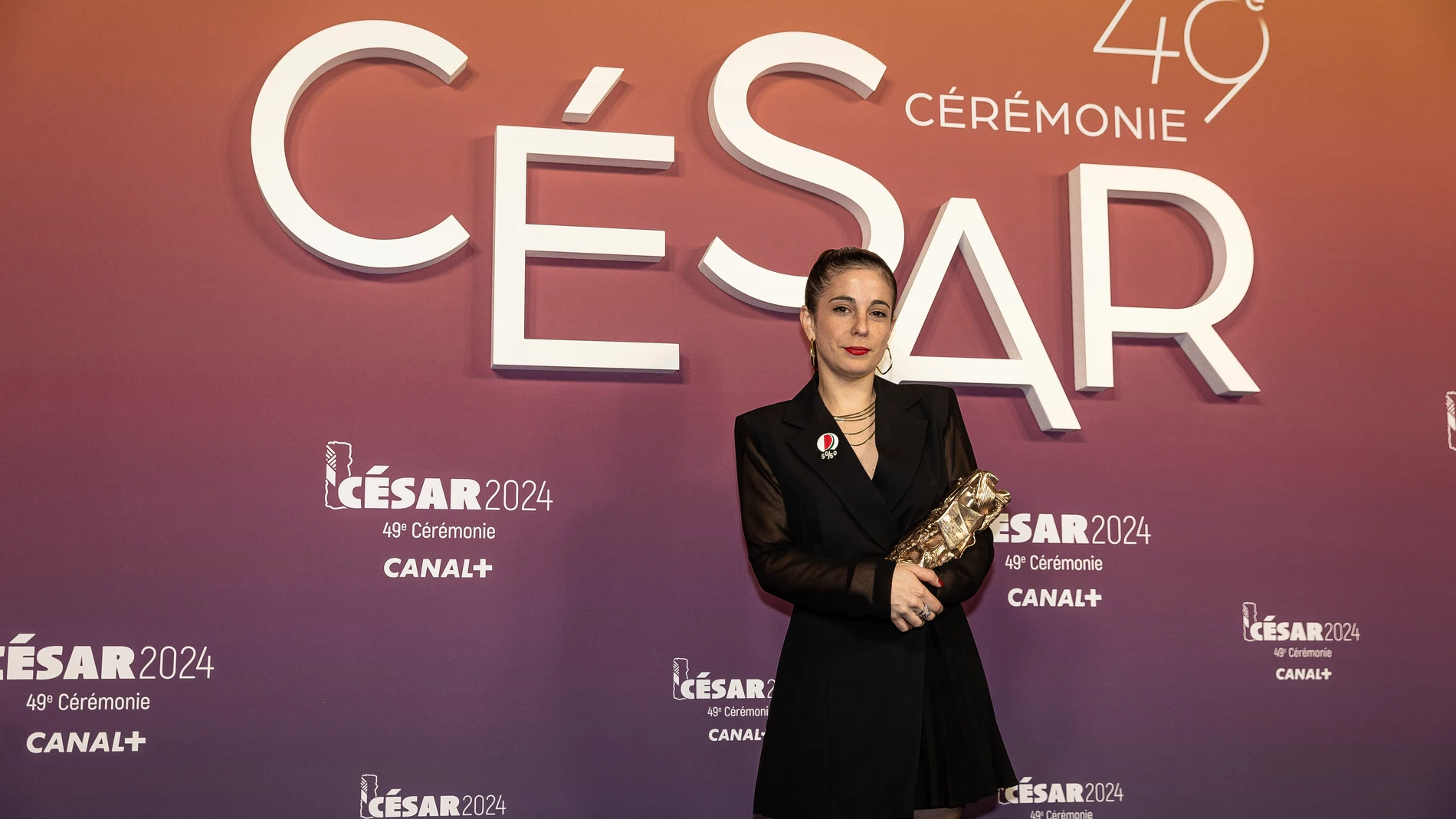 Gala Hernandez Lopez poses in the winners room with the 'Best Documentary Short Film' Cesar Award for the movie 'La mécanique des fluides' during the 49th Cesar Award ceremony, in Paris, Friday, Feb. 23, 2024. (AP Photo/Aurelien Morissard)