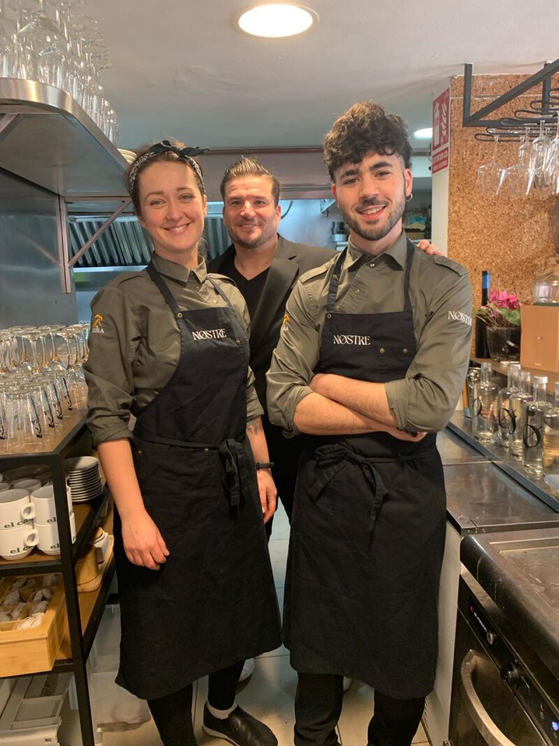 El cocinero Andrés Rengel y su equipo