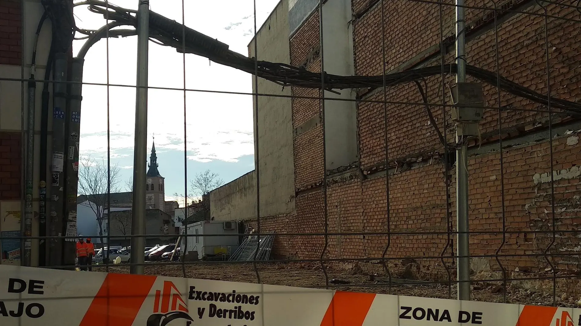 MADRID.-Getafe.- Demolido un edificio para habilitar el acceso a una plaza porticada que se levantará junto al Ayuntamiento