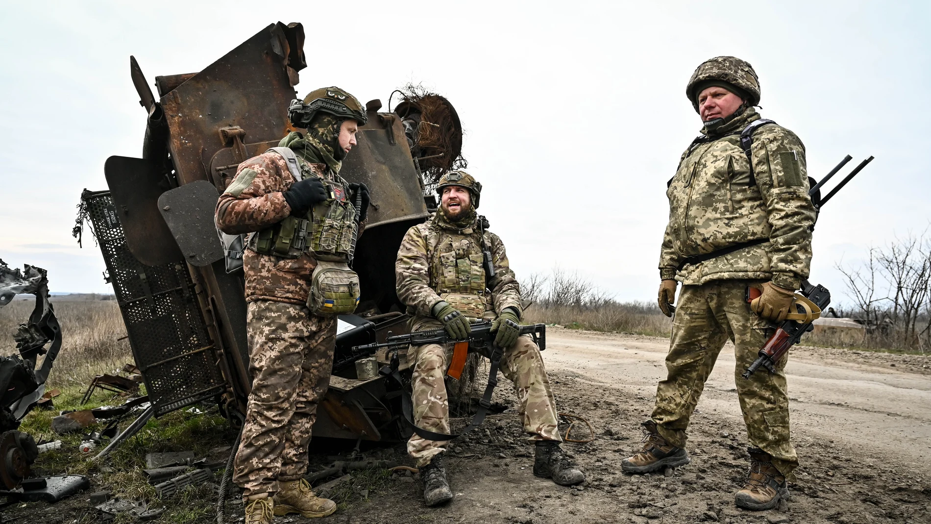 February 21, 2024, Zaporizhzhia, Ukraine: ZAPORIZHZHIA REGION, UKRAINE - FEBRUARY 21, 2024 - Servicemen of the 65th Separate Mechanized Brigade of the Land Forces of the Armed Forces of Ukraine have a breather near Robotyne, Zaporizhzhia region, south-eastern Ukraine. 21/02/2024