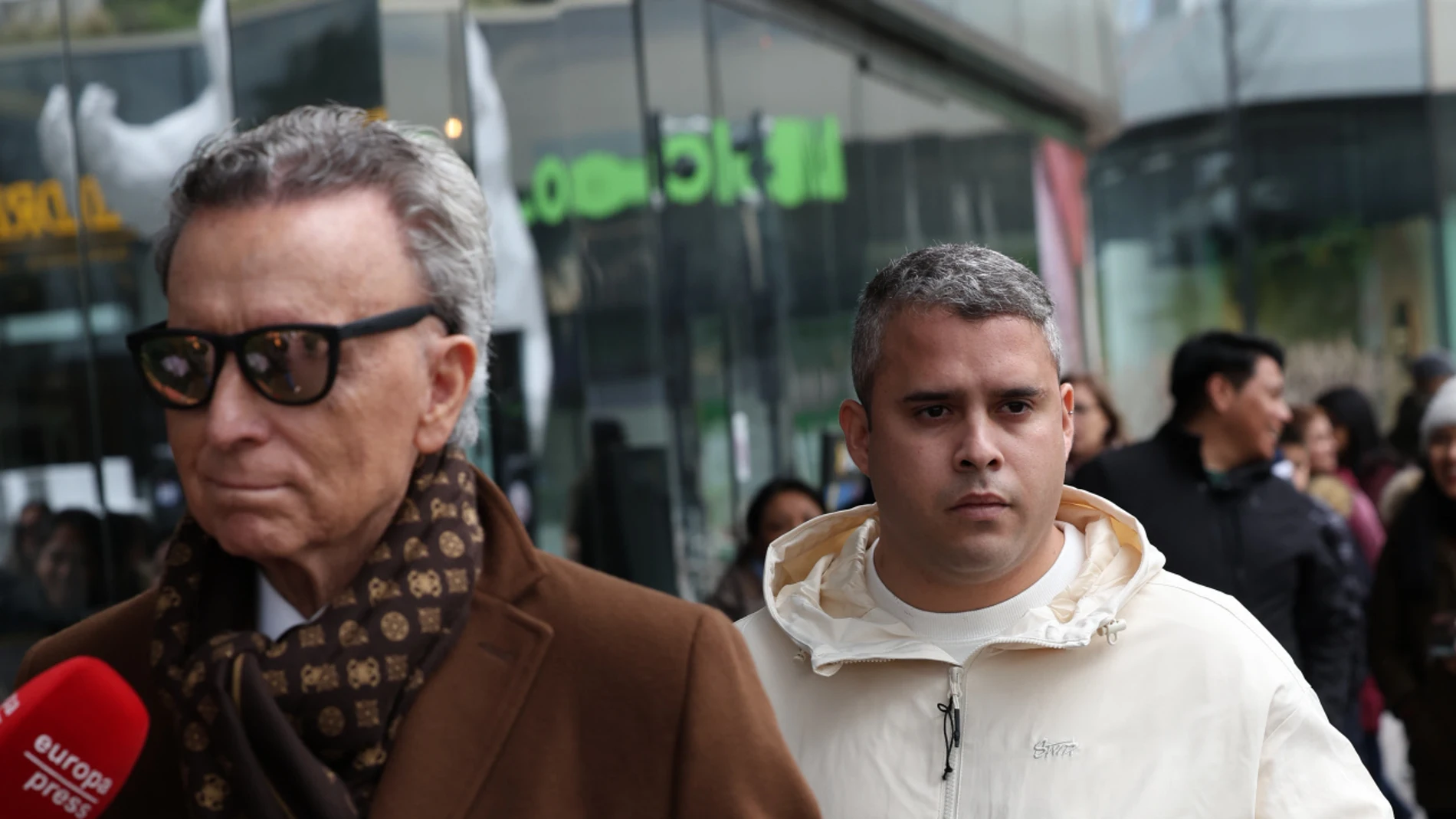 Ortega Cano y José Fernando apoyan a Gloria Camila en su primer desfile