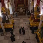 Interior de la Iglesia de San Gregorio con los tres pasos del Santo Entierro