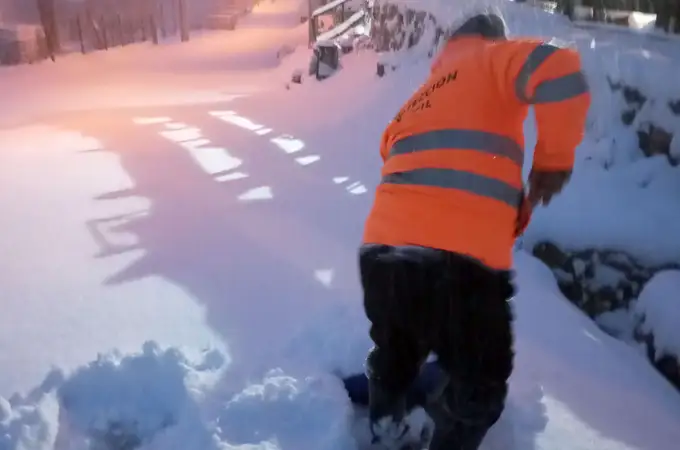 La nieve complica el tráfico en Castilla y León: estos son los tramos cortados y los que requieren cadenas