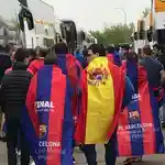 Indignación entre seguidores del Barça por una bandera española entre su afición en Nápoles 