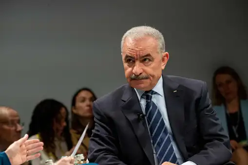El primer ministro palestino presenta a Abás su dimisión y la de su gabinete
