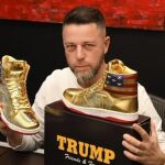 El excéntrico comerciante que ha pagado 8.300 euros por las zapatillas de Trump