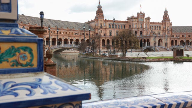 El Ayuntamiento de Sevilla plantea cobrar a los turistas por el acceso a la Plaza de España