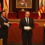 El alcalde de Elche, Pablo Ruz, y el presidente de la Diputación de Alicante, Toni Pérez, en la firma del protocolo de actuación del Palacio de Congresos de Elche.