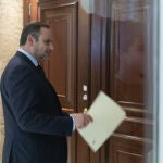 Ábalos dimite como presidente de la Comisión de Interior pero mantiene su acta de diputado