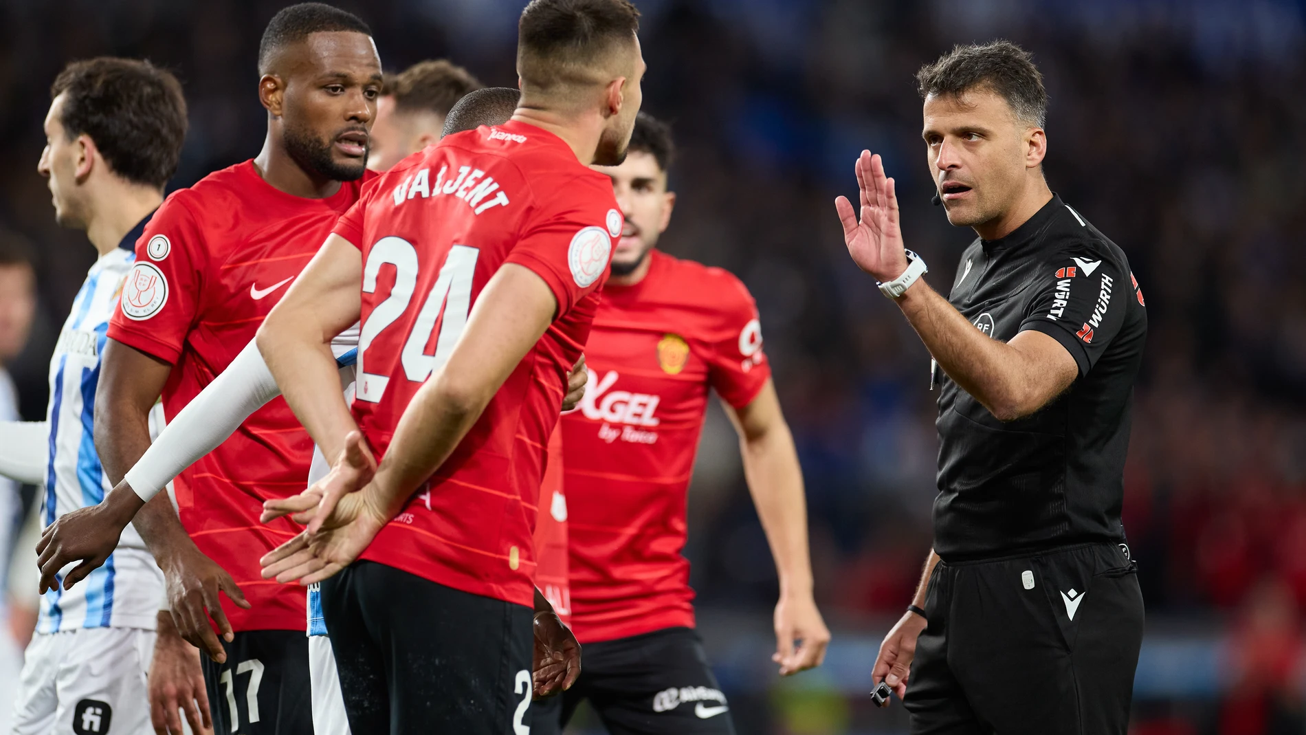 Martin Valjent of RCD Mallorca protest to Jesus Gil Manzano during the Copa del Rey match between Real Sociedad and RCD Mallorca at Reale Arena on February 27, 2024, in San Sebastian, Spain. AFP7 27/02/2024 ONLY FOR USE IN SPAIN