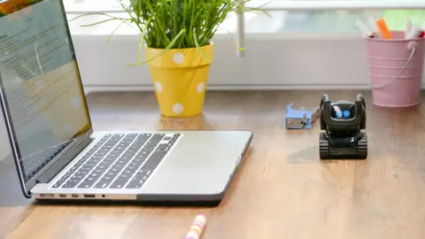 Automatiza los flujos de trabajo, identifica errores y genera información práctica exclusiva.