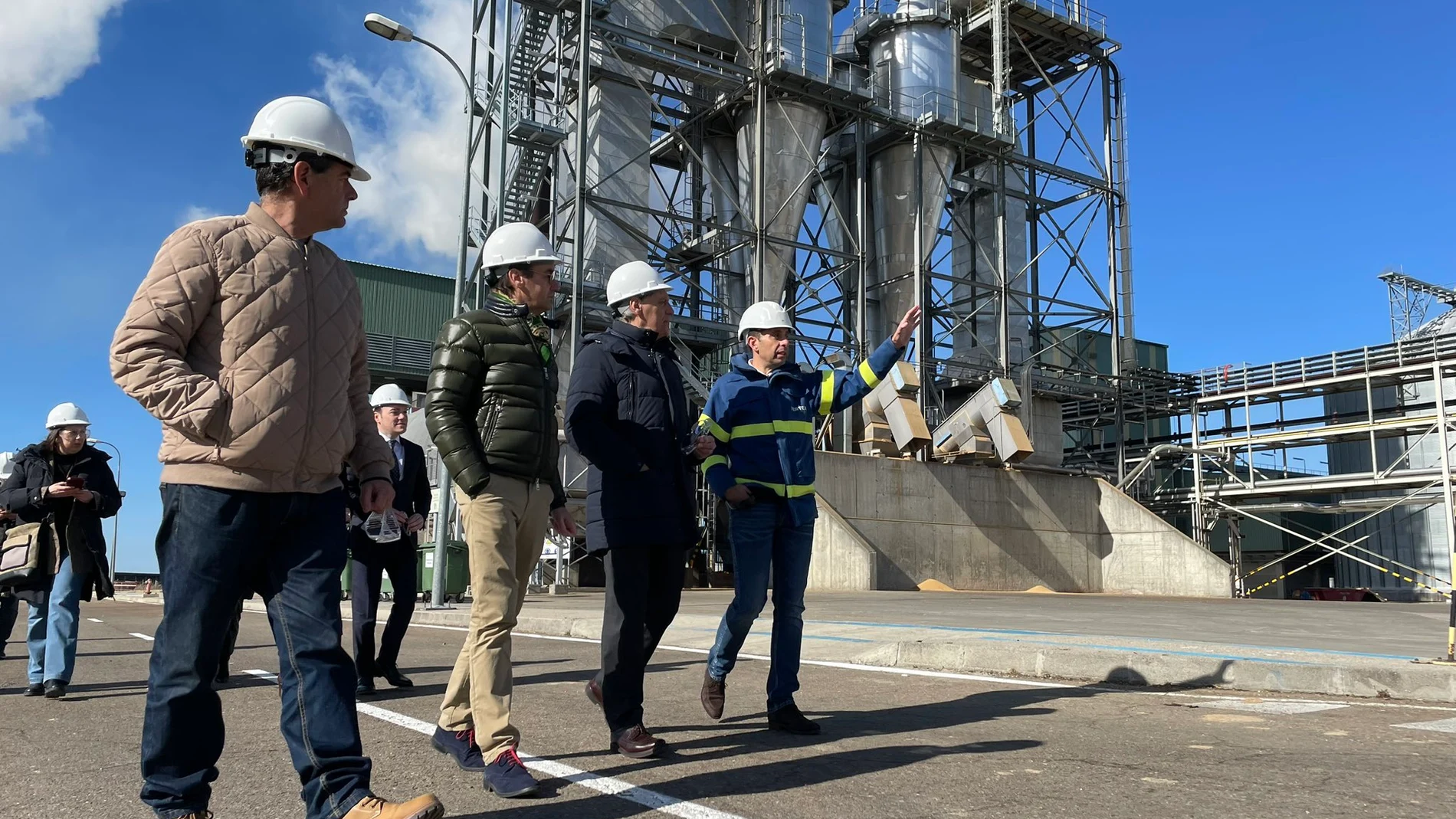 El alcalde de Salamanca, Carlos García Carbayo, visita la Planta de Biocarburantes Castilla y León de Vertex Bioenergy 