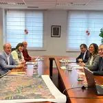 La consejera María González Corral se reúne con los alcaldes de la zona de Salas de los Infantes