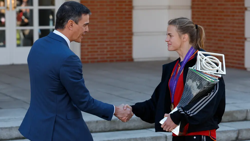 El presidente del Gobierno recibe a la selección española de fútbol femenino tras su victoria en la Liga de Naciones