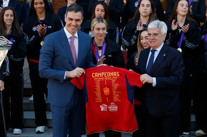 El saludo de Sánchez a las futbolistas de la selección española del que todo el mundo habla