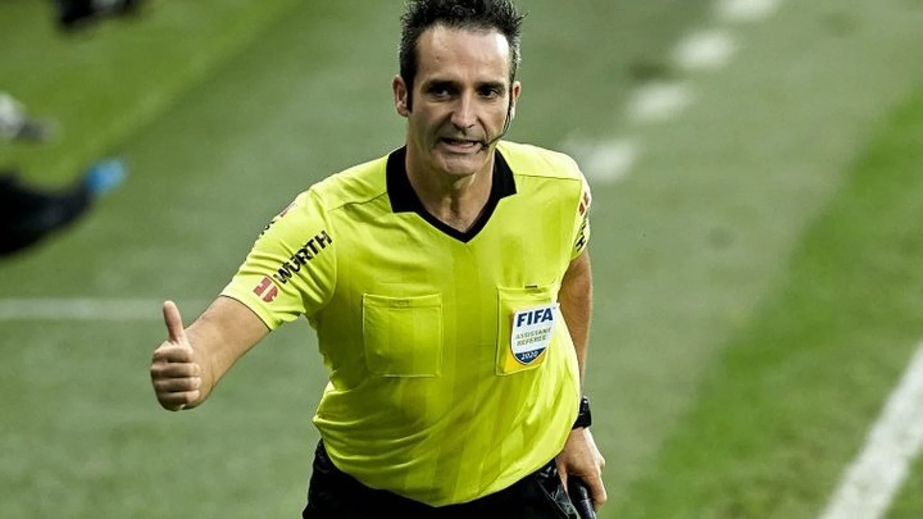 Teodoro Sobrino Magán, árbitro asistente internacional nacido en Carrión de Calatrava (Ciudad Real)