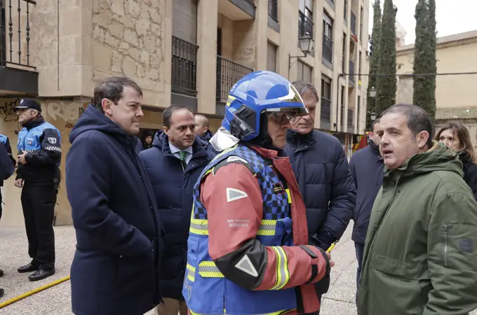 El incendio del centro de Salamanca se salda con 17 personas atendidas y 13 trasladadas al Hospital