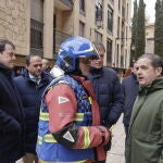 El presidente de la Junta de Castilla y León se interesa por los heridos en el incendio de Salamanca