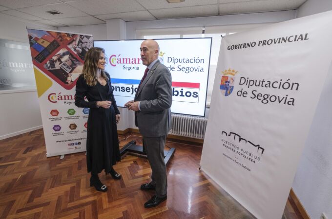 La presidenta de la Cámara de Segovia, María José Tapia; y el diputado Óscar Moral, presentan el proyecto