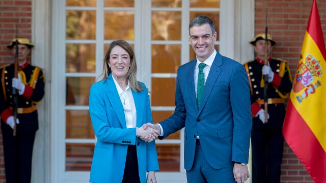 Sánchez recibe a la presidenta del Parlamento Europeo, Roberta Metsola