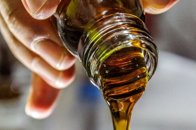 Dos estudios señalan al aceite de orujo de oliva como reductor del colesterol y del perímetro de la cintura