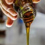 Dos estudios señalan al aceite de orujo de oliva como reductor del colesterol y del perímetro de la cintura