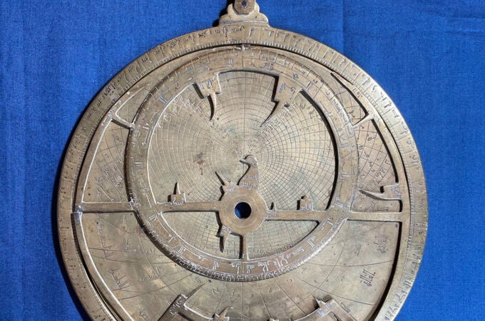 Un objeto “increíblemente raro”, así describe la investigadora Federica Gigante un astrolabio fabricado en la España andalusí