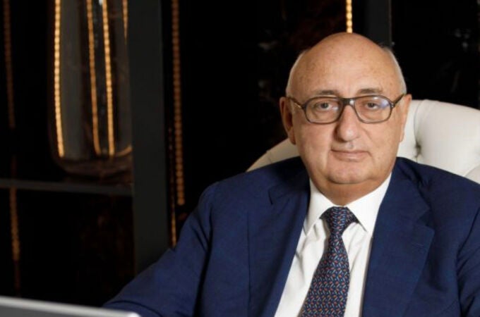 Se jubila el famoso Jonathan Barnett, agente de Bale 