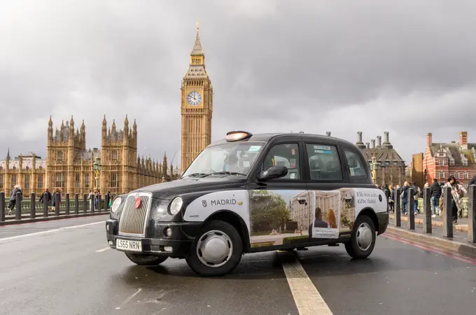 Estos son los taxis londinenses que promocionarán el turismo de Madrid