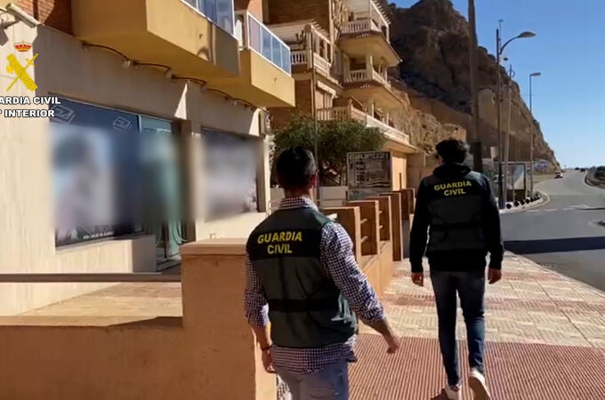 Tres detenidos en Málaga por estafa inmobiliaria de una promotora en Roquetas de Mar (Almería)
