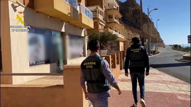 Tres detenidos en Málaga por estafa inmobiliaria de una promotora en Roquetas de Mar (Almería)