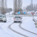 La nieve todavía se deja ver en las carreteras de España