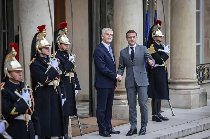 Francia se une al plan checo de compra y entrega de municiones para Ucrania