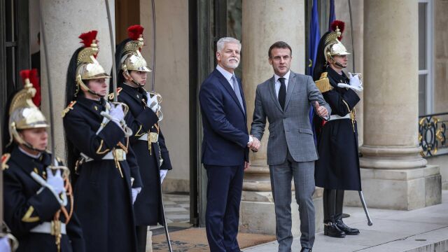 Ucrania.- Francia se une al plan checo de compra y entrega de municiones para Ucrania