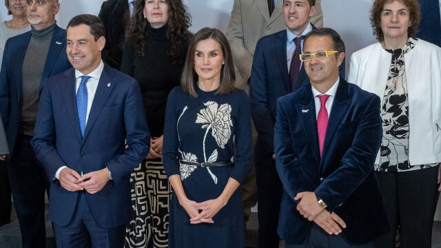 El look de la Reina Letizia en Sevilla.