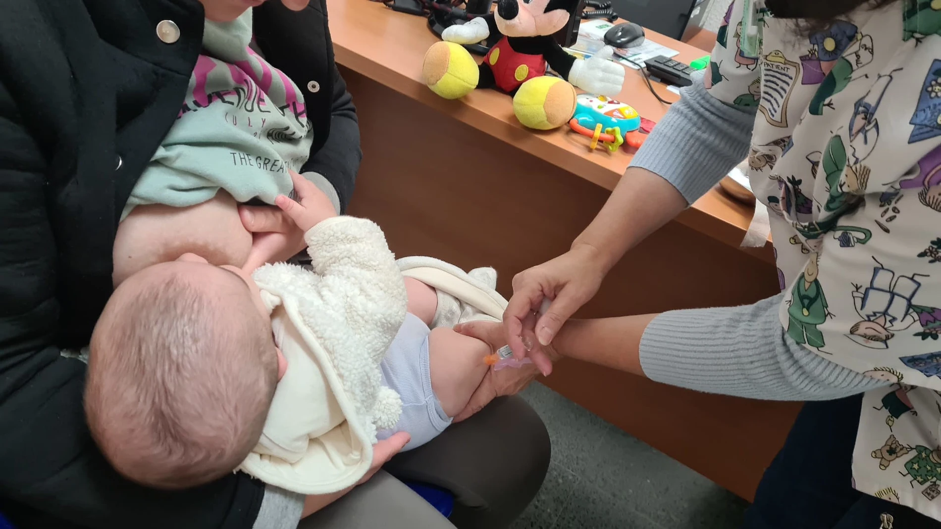 En Andalucía la administración de la vacuna contra la tosferina se realiza a los dos, cuatro y once meses de edad, con un refuerzo posterior a los seis años. ASANEC. 05/03/2024