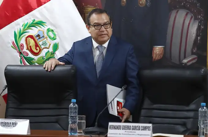 Dimite el primer ministro de Perú por un caso de acoso a una mujer 