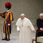 El Papa durante la audiencia general en San Pedro del Vaticano