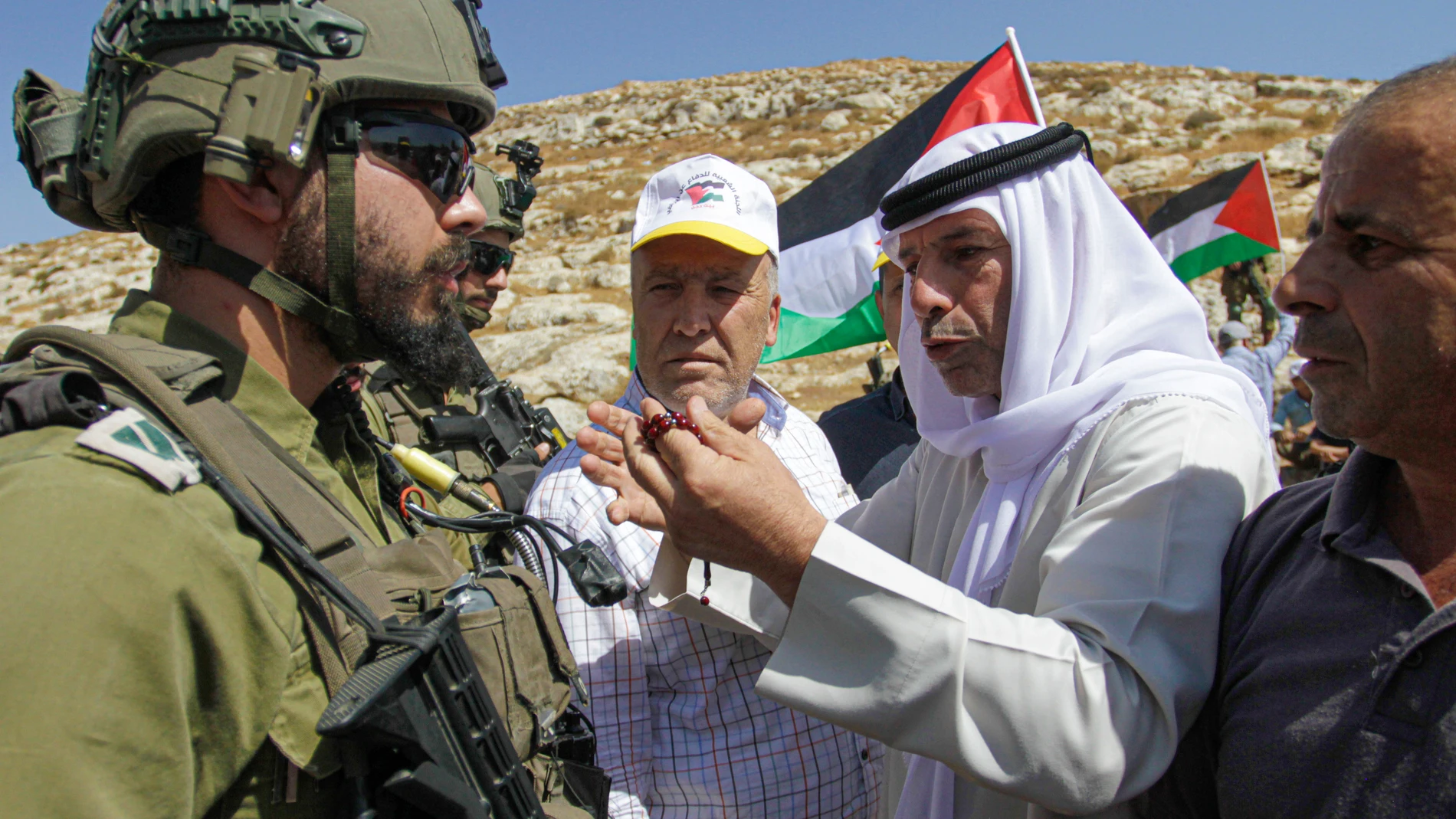 September 15, 2023, Nablus, West Bank, Palestine: Palestinian protesters argue with Israeli soldiers, during the demonstration against Israeli settlements in the village of Beit Dajan near the West Bank city of Nablus. (Foto de ARCHIVO) 15/09/2023