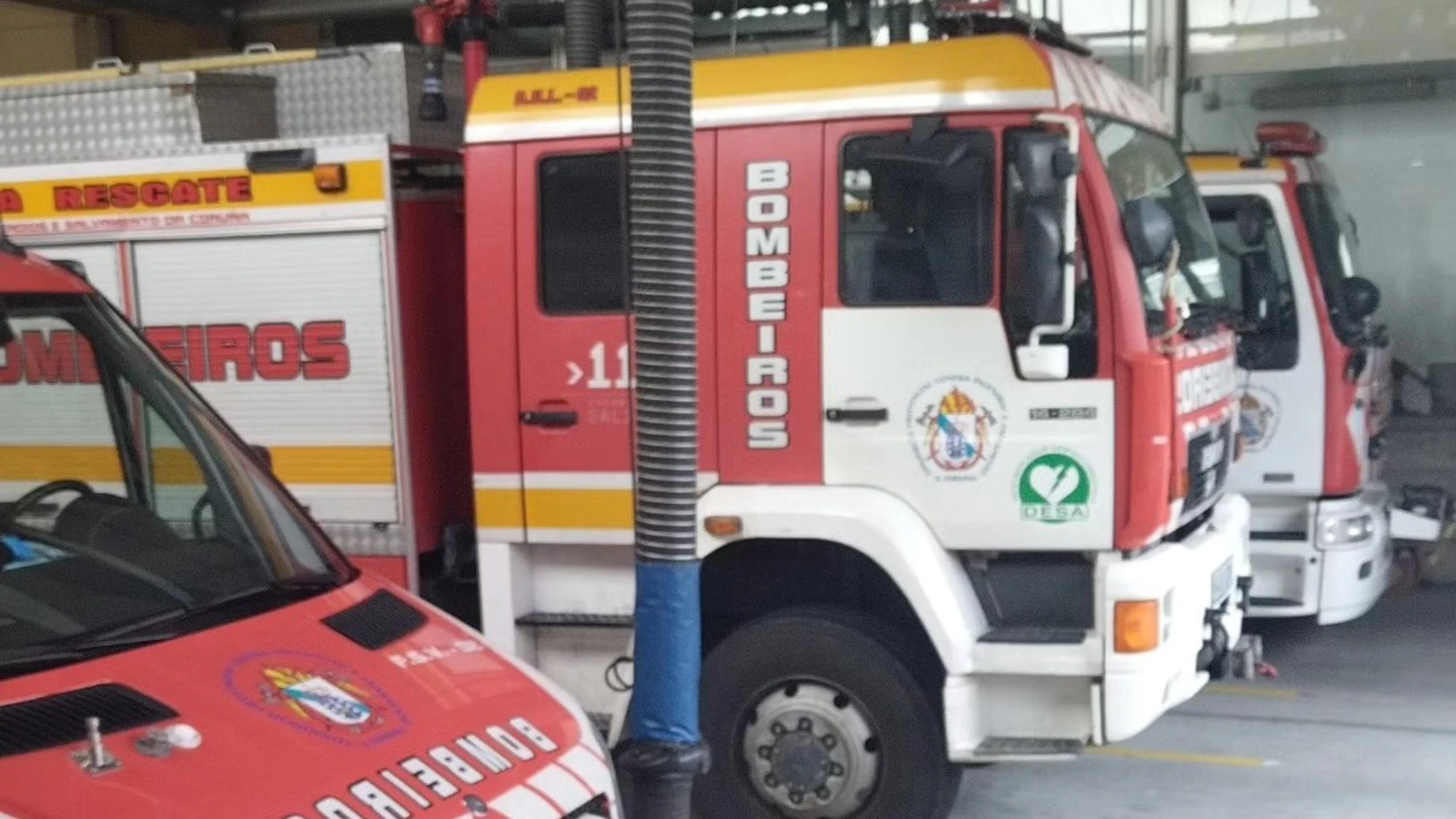 Los servicios de emergencias municipales acudieron al lugar junto con efectivos del parque comarcal de bomberos.