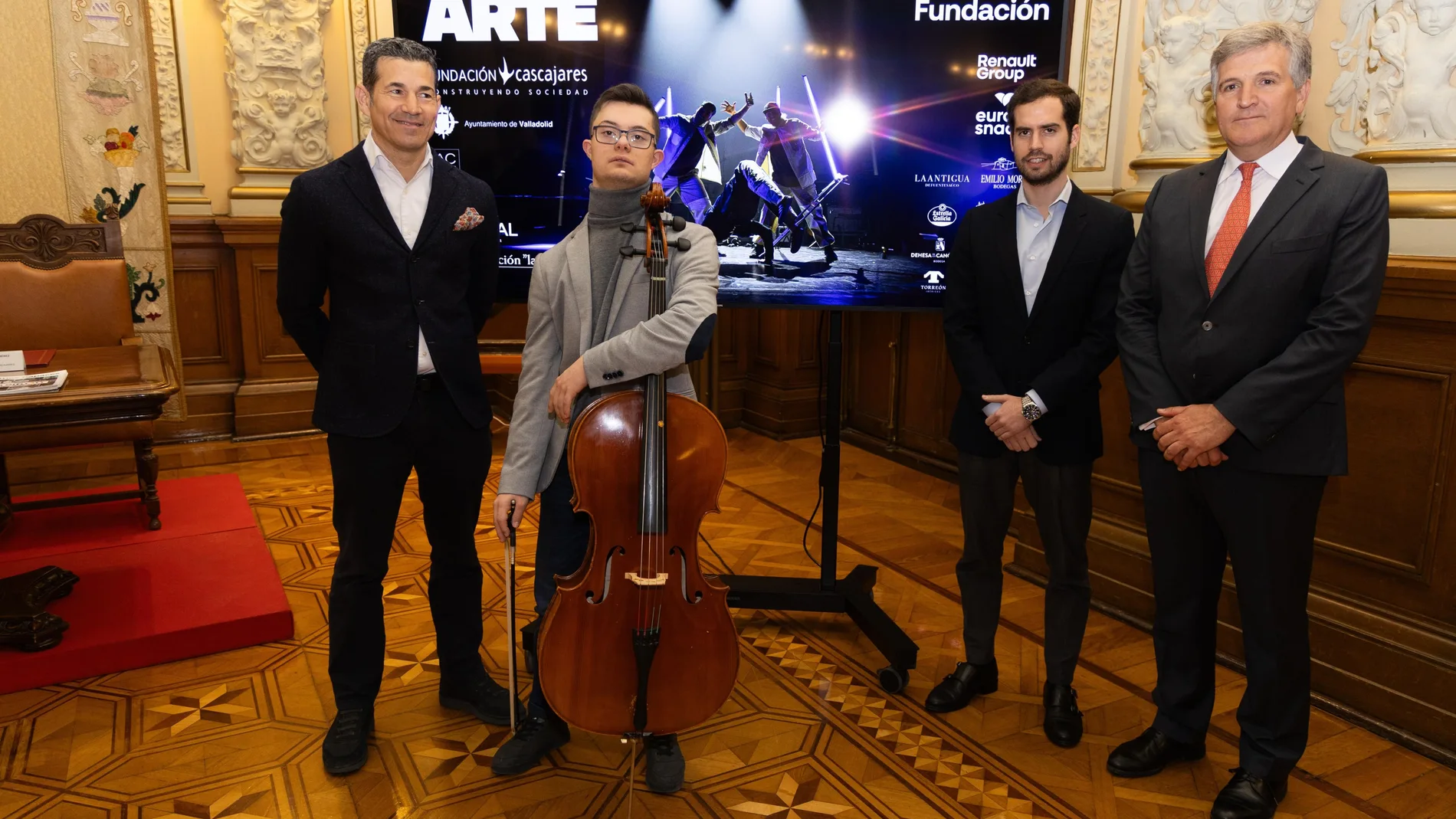 El concejal Rodrigo Nieto; Cristian Rovira, de la Fundación Sifu; el chelista burgalés Asier Mediavilla; y el presidente de Cascajares, Alfonso Jiménez presentan la actividad