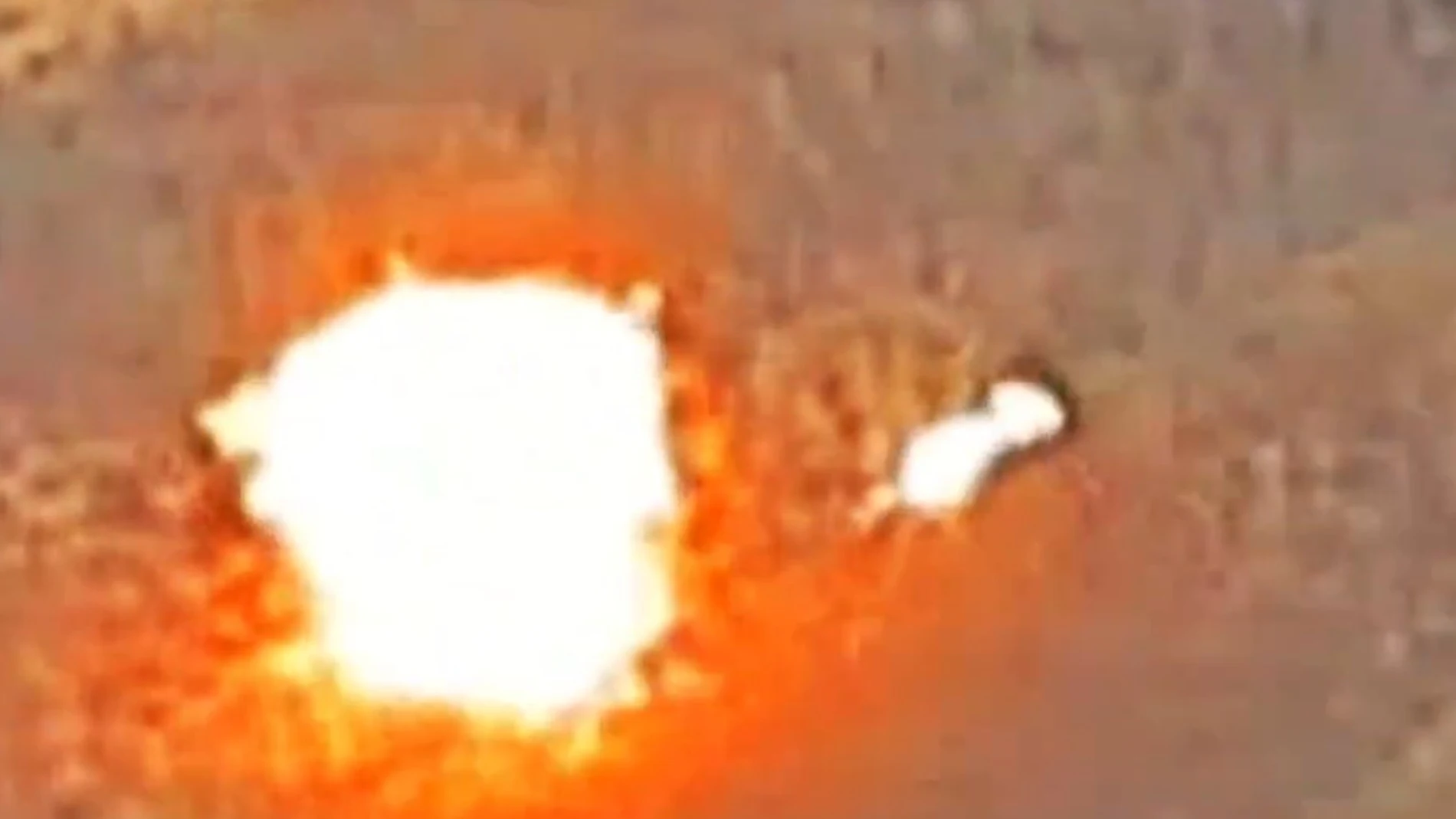 Momento en el que un misil ruso destruye un lanzacohetes ucraniano