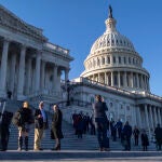 EEUU.- La Cámara de Representantes de EEUU aprueba un paquete de 412.000 millones de euros para evitar el cierre