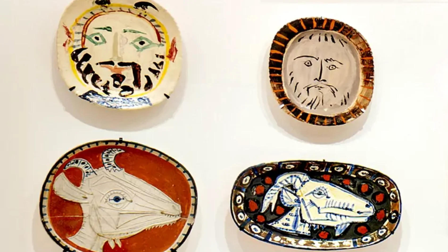 Platos y fuentes de arcilla pintadas por Picasso