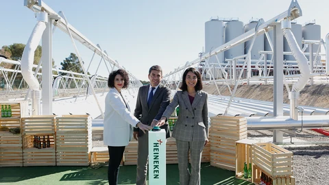HEINEKEN España-Planta termosolar Valencia- Pie de foto (de izquierda a derecha) Cristina Mora alcaldesa de Quart de Poblet - Carlos Mazón presidente