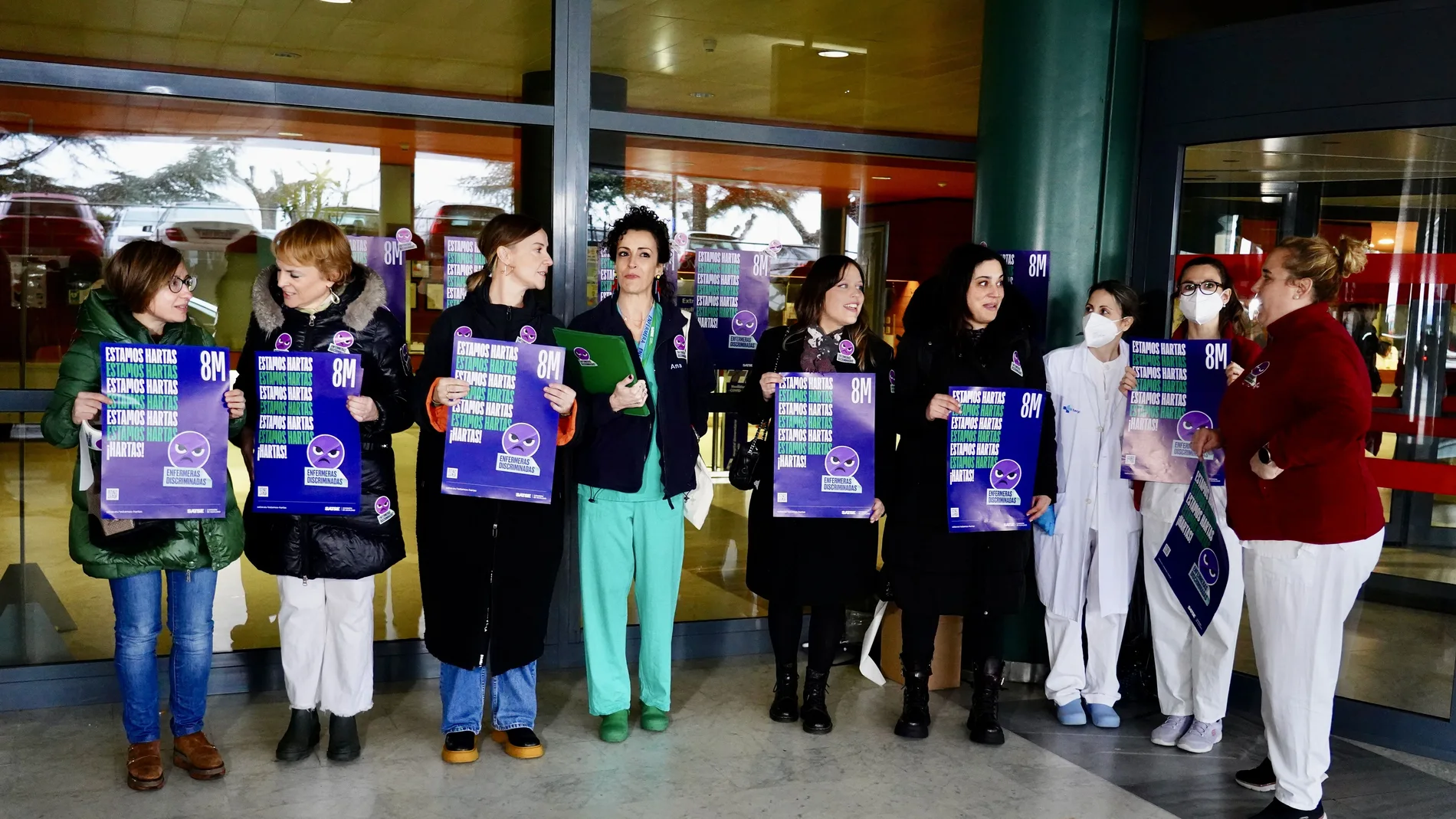 Concentración de enfermeras a las puertas del Complejo Asistencial de León