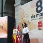 La presidenta de la Comunidad de Madrid, Isabel Díaz Ayuso, interviene en el acto institucional de entrega de los Reconocimientos 8 de Marzo, este viernes. 