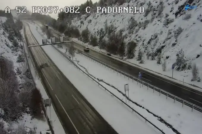 La nieve golpea con fuerza: estos son los tramos de carreteras más afectados de Castilla y León
