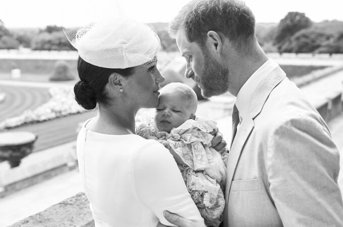 Meghan Markle y el príncipe Harry con su hijo Archie